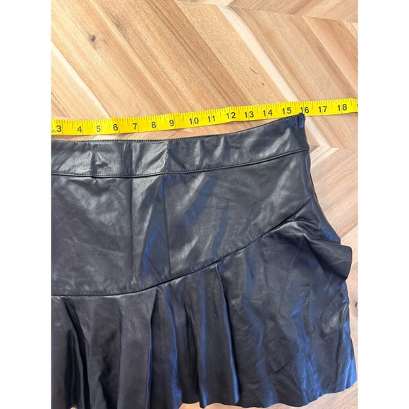 Y2K Black Faux Leather Ruffle Skirt Mini Flirty Flounce Skater Skirt Moto Grunge - Picture 2 of 5